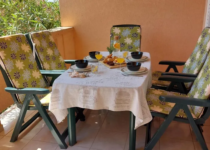 Mia Apartment Vir