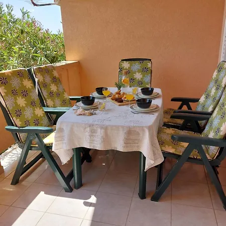 Mia Apartment Vir